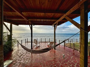 Terrace/patio - Charming 2-bedroom cabin in lovely Providencia with AC, WiFi (Providencia)