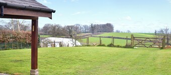 2 bedroom accommodation in Burlescombe