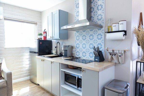 Fridge, microwave, stovetop, coffee/tea maker