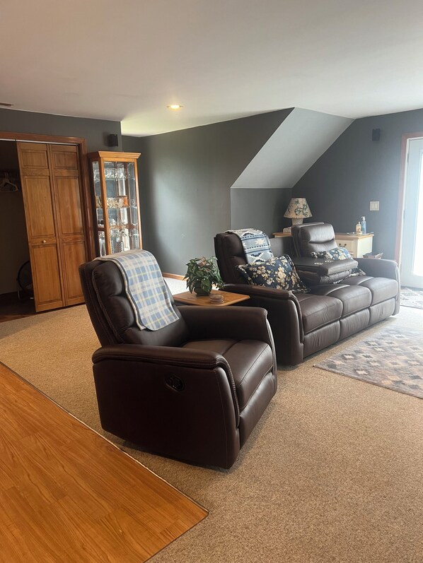 Interior - Spacious studio with AC and WiFi in charming Durham (Durham)