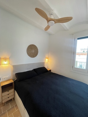 1 habitación, tabla de planchar con plancha, wifi y ropa de cama