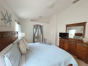 4 bedrooms, iron/ironing board, WiFi, bed sheets