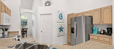 冰箱、微波炉、烤箱、炉灶