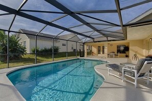 Utomhuspool och uppvärmd pool