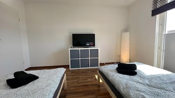 2 bedrooms, iron/ironing board, WiFi, bed sheets