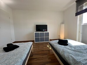 2 室のベッドルーム、アイロン / アイロン台、WiFi、ベッドシーツ
