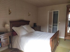 3 chambres, fer et planche Ă repasser, draps fournis