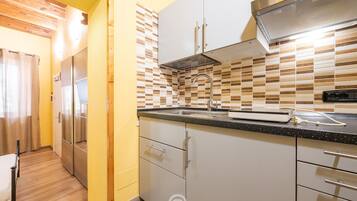 Microonde, piano cottura, macchina per tè/caffè