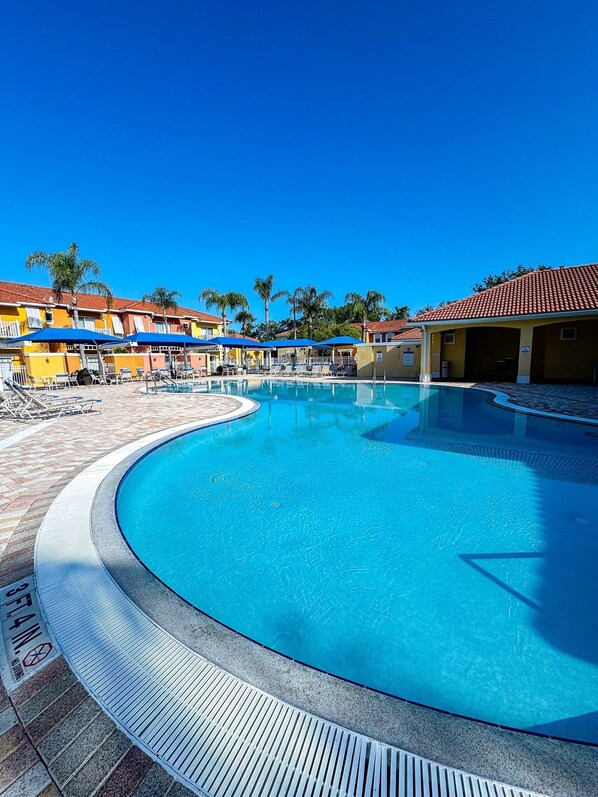 Piscine extérieure, piscine chauffée