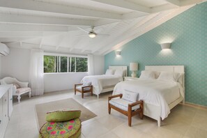 5 habitaciones, tabla de planchar con plancha, wifi y ropa de cama 