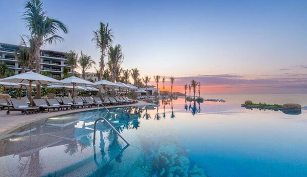 Pool - Inviting 2-bedroom hotel suite with lazy river, WiFi in lovely San José los Cabo (San José los cabo)