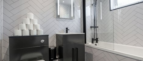 House, 3 Bedrooms | Bathroom