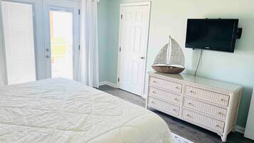 3 bedrooms, desk, iron/ironing board, travel crib