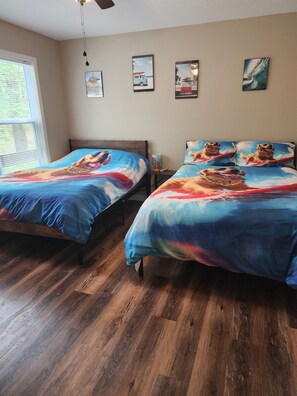 3 bedrooms, WiFi, bed sheets - 3-bedroom 2.5 bath lake house in wonderful Drasco with AC, WiFi. Enjoy your stay (Drasco)