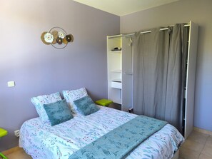 2 bedrooms, iron/ironing board, travel cot, WiFi