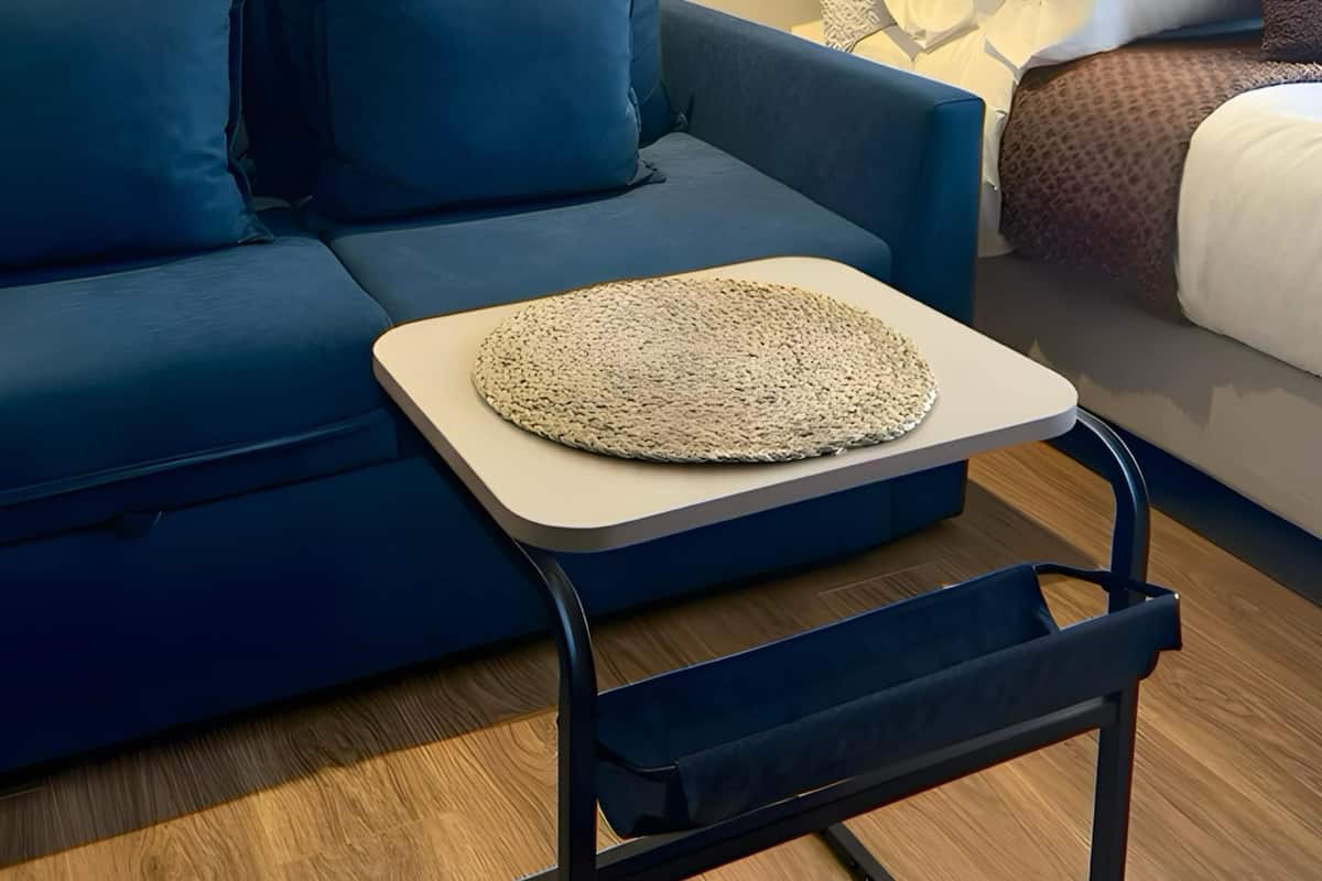 Desk, laptop workspace, iron/ironing board, free WiFi