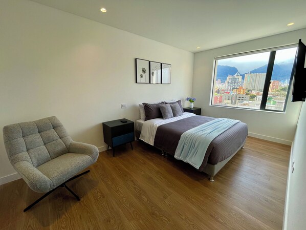 Family Apartment, City View | Desk, laptop workspace, iron/ironing board, free WiFi - Avanzza by Wellcome (Bogotá)