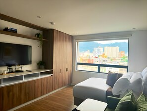 Classic Apartment, City View | Desk, laptop workspace, iron/ironing board, free WiFi - Avanzza by Wellcome (Bogotá)