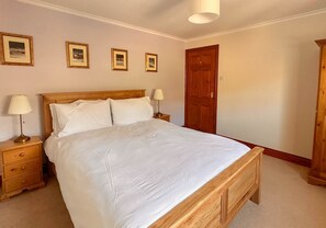 3 bedrooms, desk, iron/ironing board, travel cot