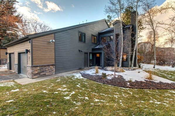 Studio (4 Bedrooms) | Entrée de l’hébergement