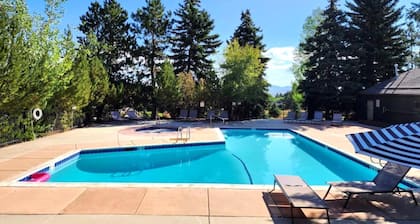 KBM Resorts Hidden Creek Bright & Airy, Near Canyons Cabriolet, Gas Fireplace, Private Hot Tub, Comm Summer Pool Hct-26c