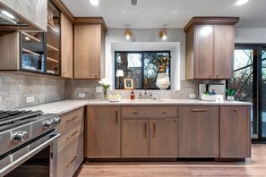 Studio (4 Bedrooms) | Eigene Küche