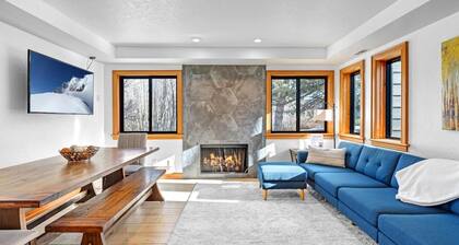 KBM Resorts Hidden Creek Bright and Airy, Near Canyons Cabriolet, Gas Fireplace, Private Hot Tub, Comm Summer Pool Hct-26c