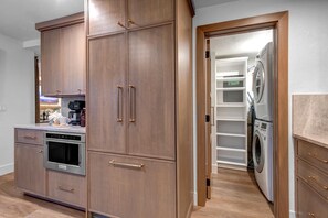 Studio (4 Bedrooms) | Cuisine privée