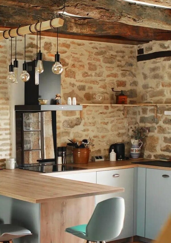 Microwave, dishwasher