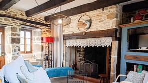 TV, fireplace