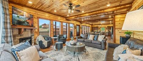 Smart TV, chimenea, futbolito