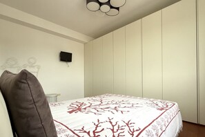 2 bedrooms, bed sheets