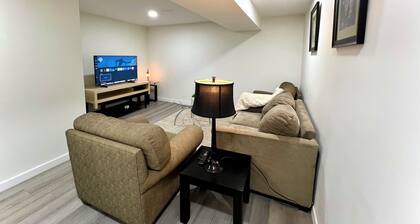 Cozy & Modern 3BR Lower Unit I Private Entrance, Laundry, Fridge Microwave