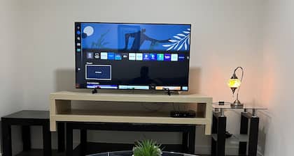 Cozy & Modern 3BR Lower Unit I Private Entrance, Laundry, Fridge Microwave