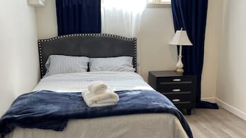 3 slaapkamers, een strijkplank/strijkijzer, gratis wifi, beddengoed