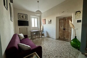 TV - A44 – Ancona, three-room apartment with terrace surrounded by nature (Camerano)