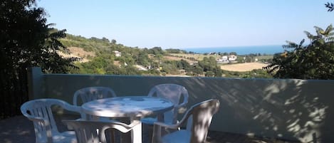 屋外ダイニングエリア