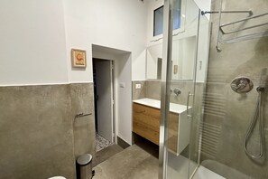 Shower, bidet, towels - A44 – Ancona, three-room apartment with terrace surrounded by nature (Camerano)