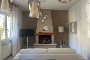 TV - CV005 - new two-room apartment with air conditioning (Cervia)