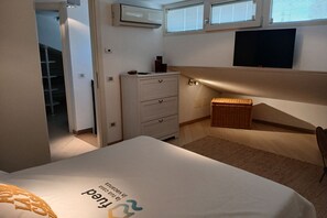 1 bedroom, WiFi, bed sheets - CV002 - Cervia, new two-room apartment with large terrace and parking space (Cervia)