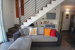 TV - CV002 - Cervia, new two-room apartment with large terrace and parking space (Cervia)