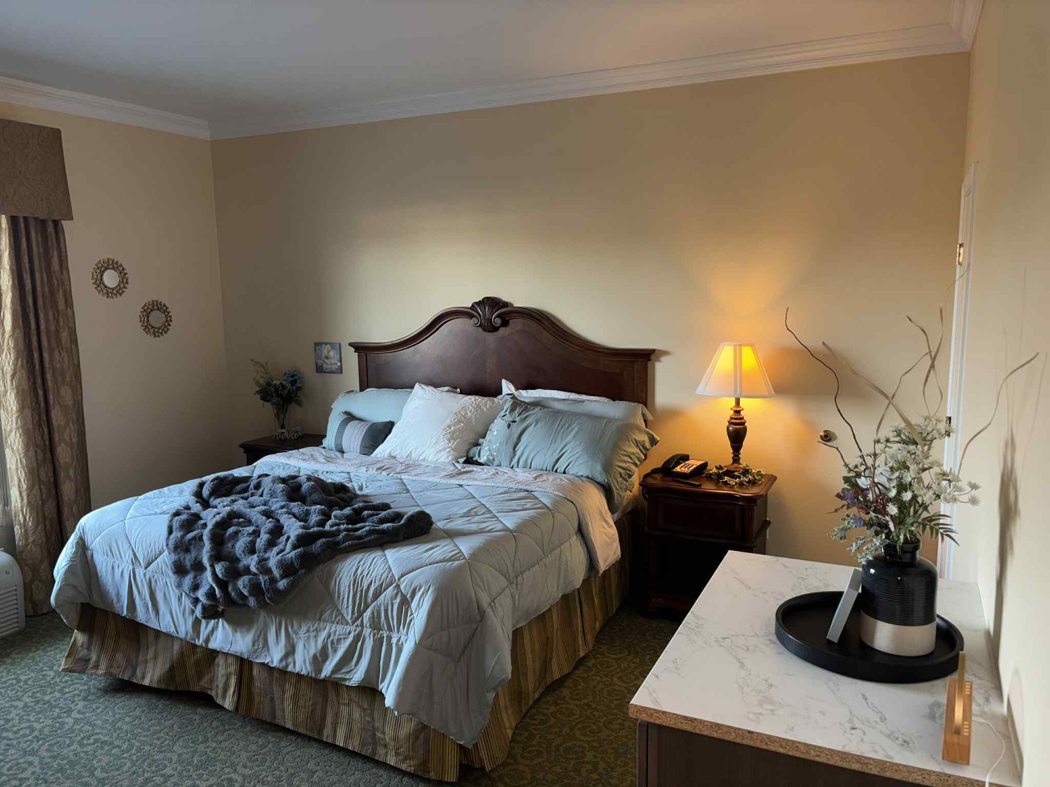 Classic Room, 1 King Bed | Premium bedding, in-room safe, individually decorated, desk