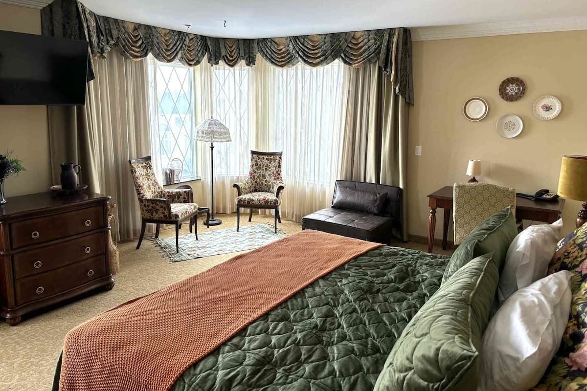 Luxury Single Room, 1 King Bed, Courtyard View