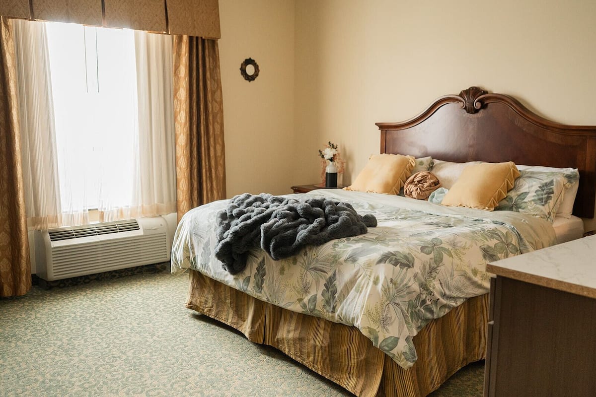 Classic Room, 1 King Bed