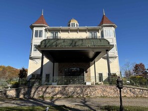 Front of property - Aspiratinns Hotel & Wellness Center (Slate Hill)