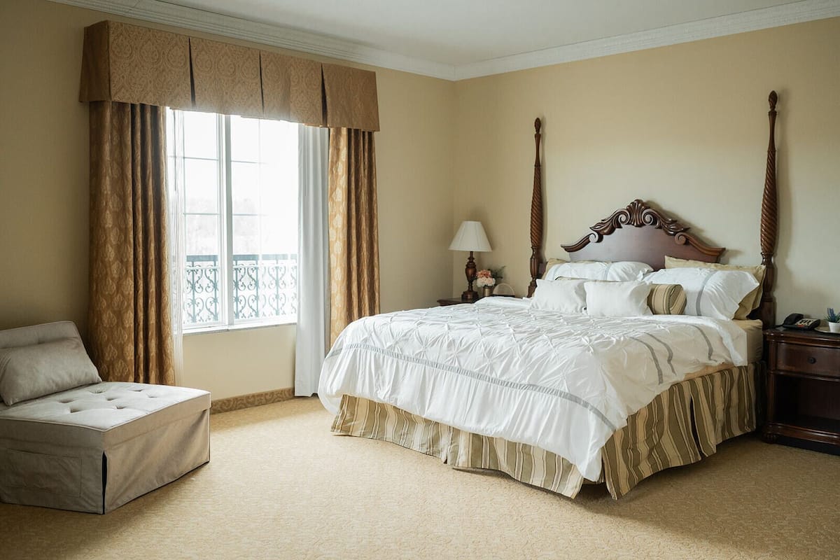 Junior Room, 1 King Bed