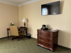 In-room safe, free WiFi - Aspiratinns Hotel & Wellness Center (Slate Hill)