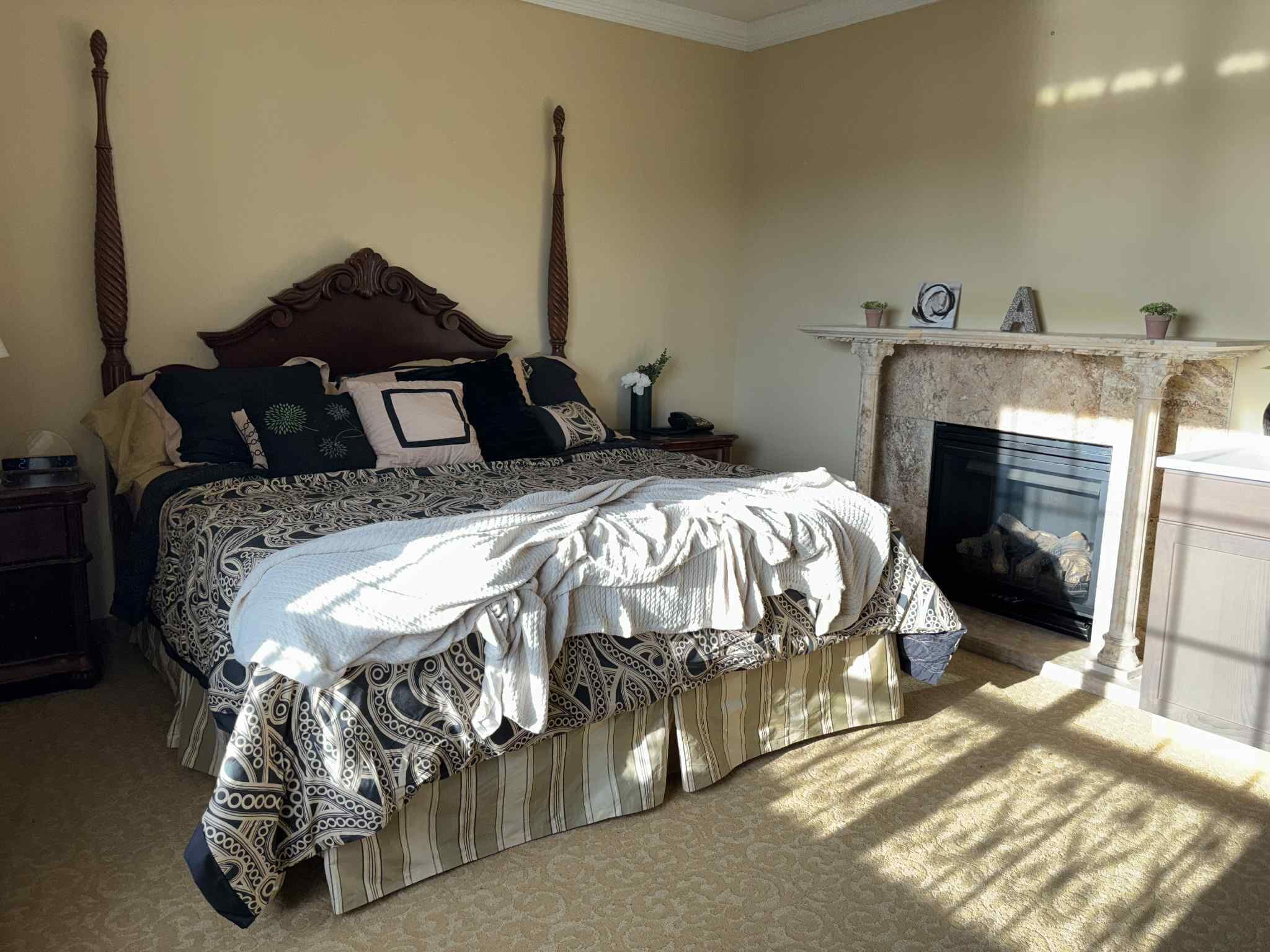 Comfort Room, 1 King Bed, Garden View | Premium bedding, in-room safe, individually decorated, desk