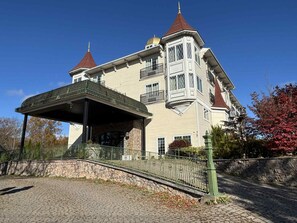 Front of property - Aspiratinns Hotel & Wellness Center (Slate Hill)