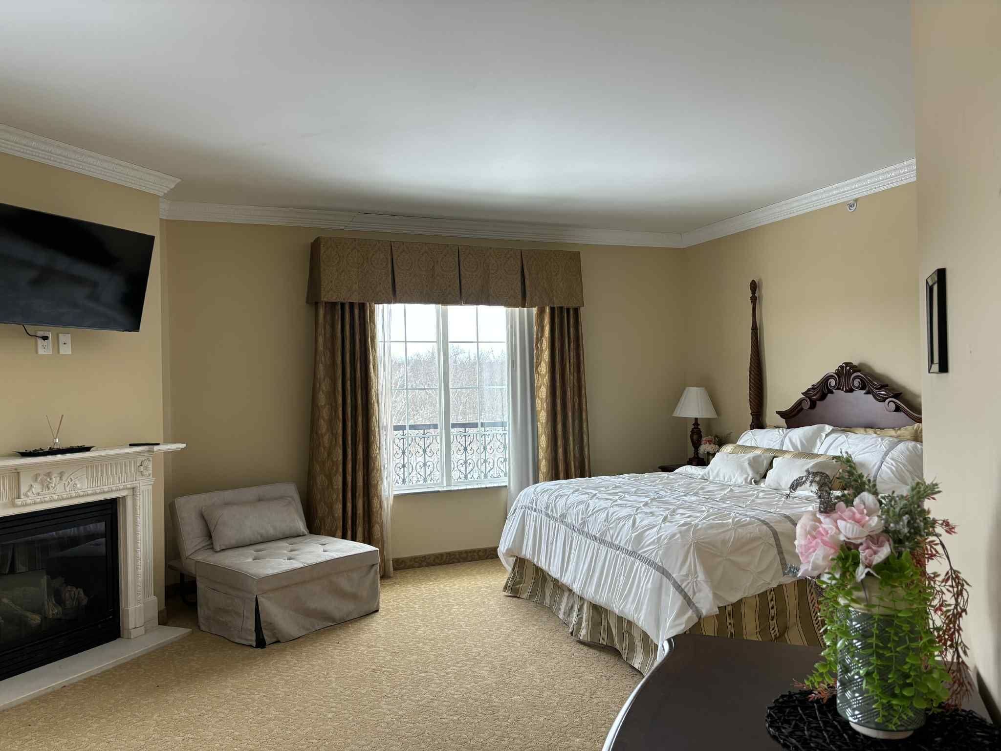 ห้องจูเนียร์, เตียงคิงไซส์ 1 เตียง | เครื่องนอนระดับพรีเมียม, ตู้นิรภัยในห้องพัก